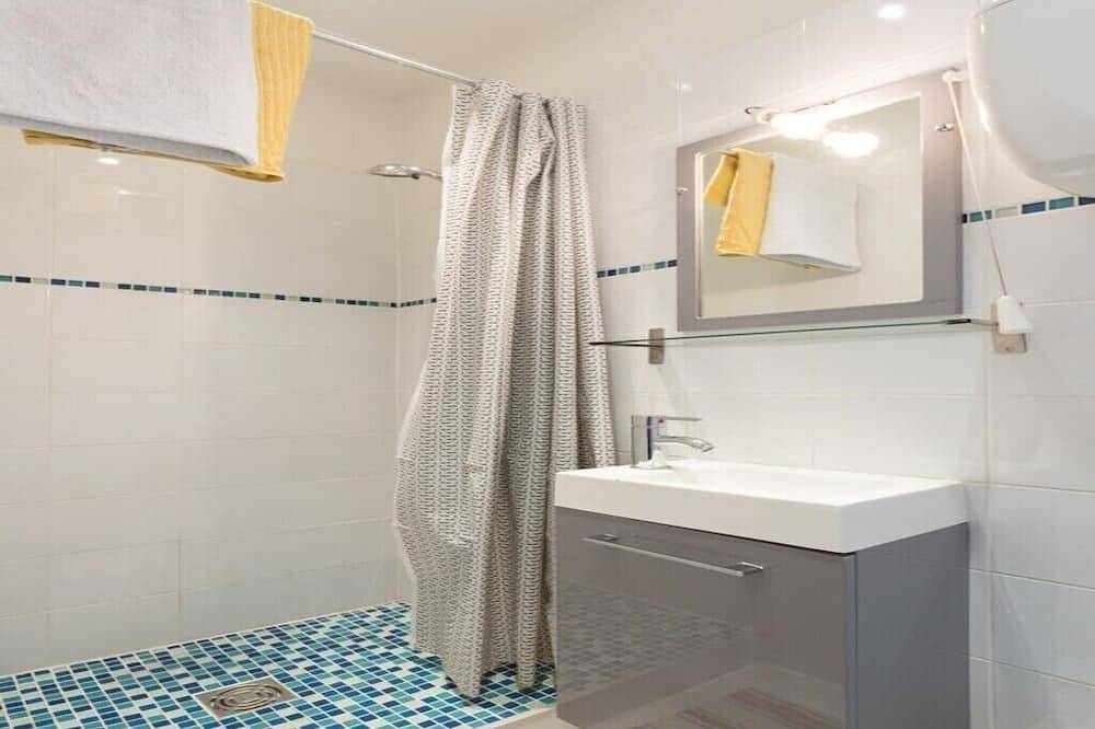 Entire apartment, Petit Espace Bien Agencé Pour Court Séjour , Proche Maison des Examens in Gentilly, Val-de-Marne