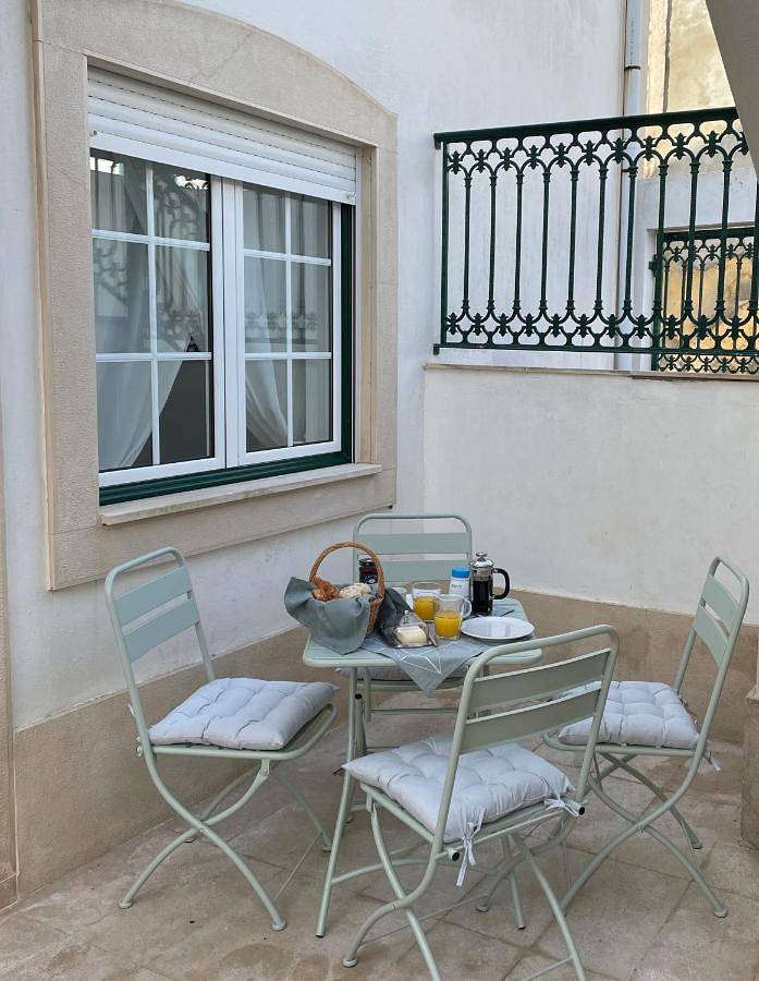 Gîte pour 4 personnes, avec terrasse à Sines - 2