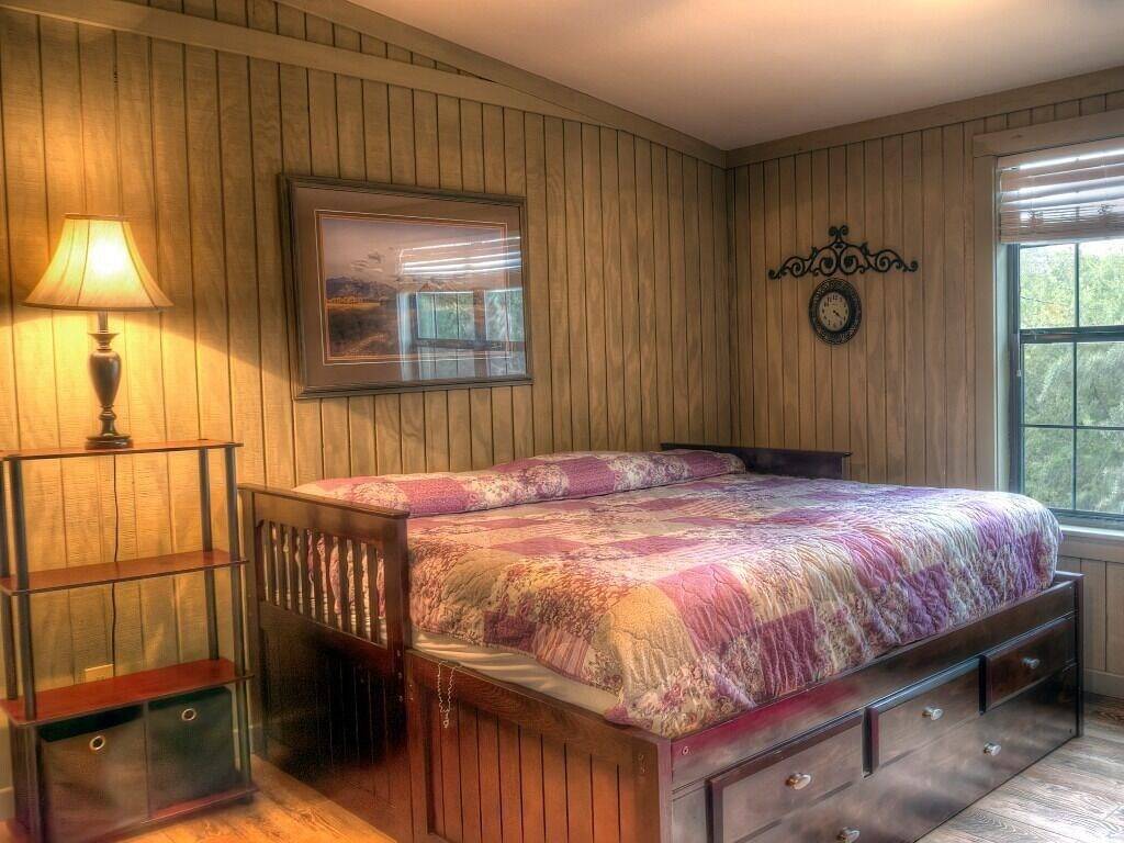 Firefly @ Frio River Vacation Rentals in Concan, Uvalde County