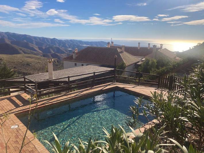 Casa rural para 20 personas, con Balcón y Terraza además de Jardín y Piscina en Lújar