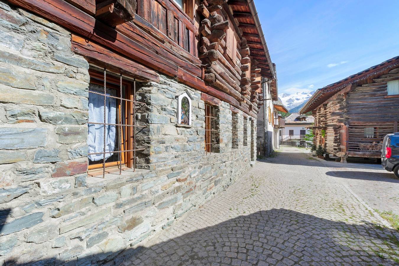 Casa Vacanze 'Lueur De La Rouja' con Vista Montagna in Champoluc, Ayas