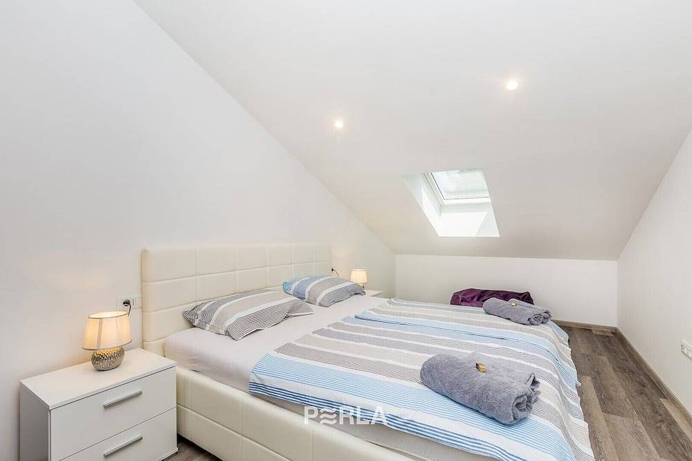 Ganze Wohnung, Ferienwohnung Naya mit großem beheiztem Pool 50m2 in Nerezine, Kvarner Inseln