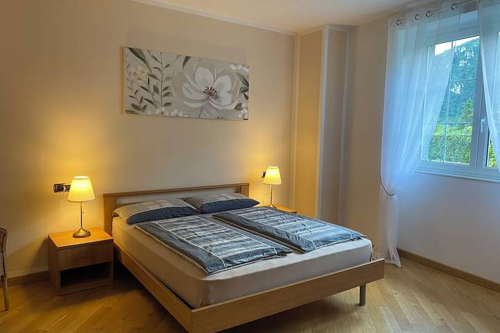 Ganze Wohnung, Casa Elena, bis 4 Personen, großer sonniger Balkon, ca. 300m zum See/ Strand in Idro, Gardasee-Berge