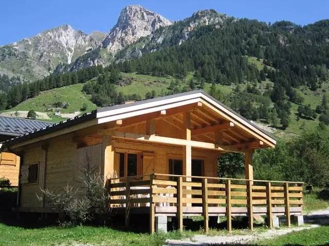 Chalet pour 5 personnes, avec terrasse ainsi que vue et piscine en Savoie - 2