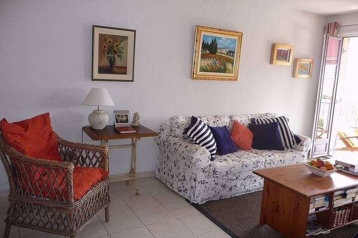 Appartement de vacances pour 4 personnes, avec jardin ainsi que piscine et balcon