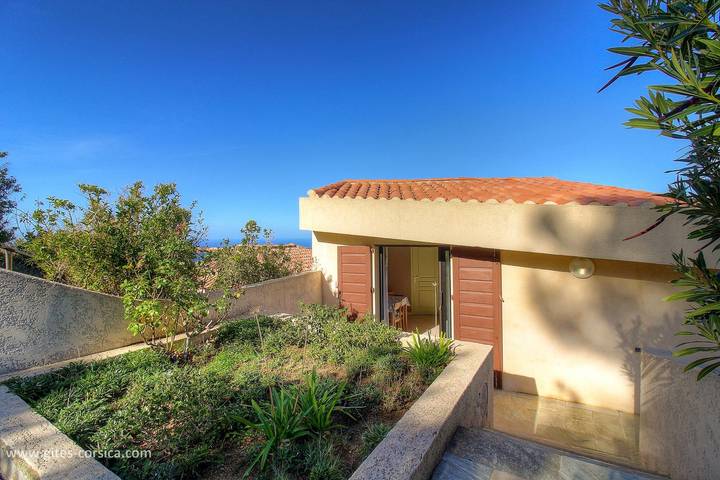 Gîte pour 2 personnes, avec Terrasse ainsi que Jardin et Vue à Corbara - 2