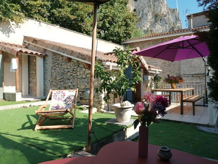 Maison d’hôte pour 2 personnes, avec Terrasse et Jacuzzi ainsi que Jardin et Vue à Barbières