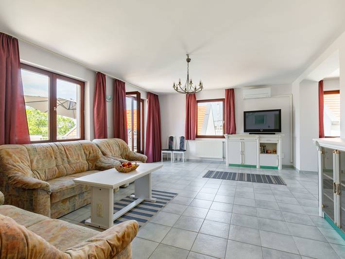 Ferienhaus für 12 Personen, mit Seeblick und Garten sowie Balkon und Ausblick in Plattensee Ostufer - 4