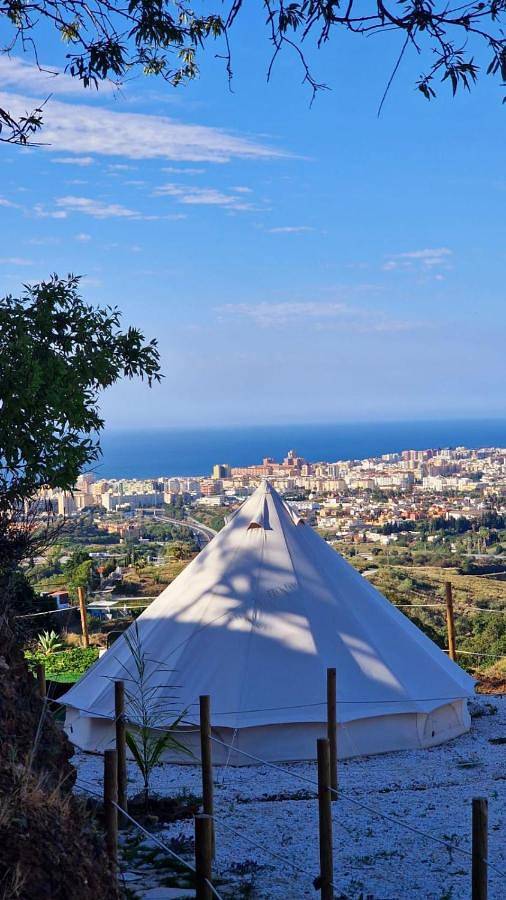 Glamping voor 4 personen, with Balkon and Terras as well as Tuin and Zwembad aan de Costa del Sol