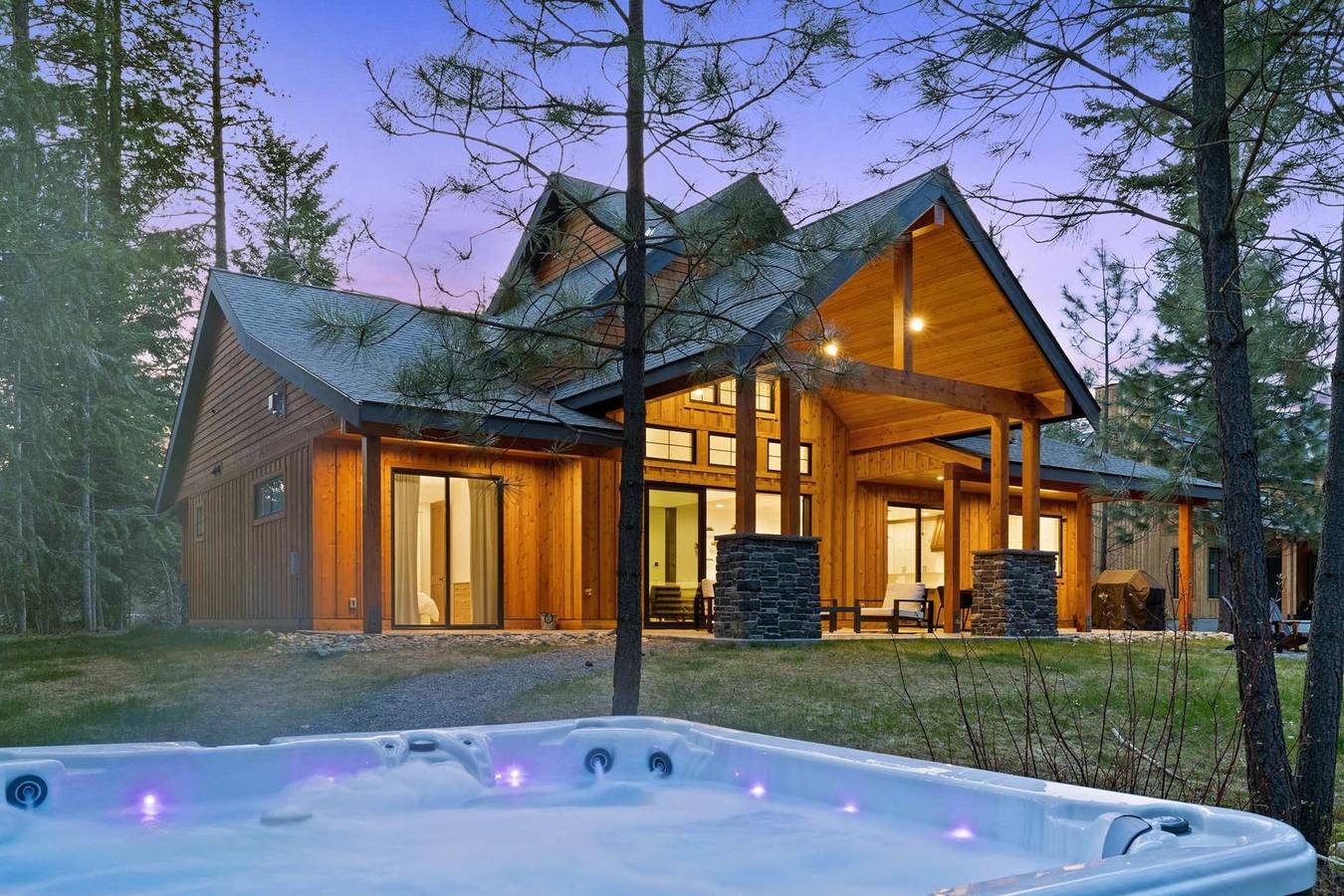 New Luxe Home | Hot Tub, Firepit, Bbq, Chefs Kitch in Ronald, Condado de Kittitas