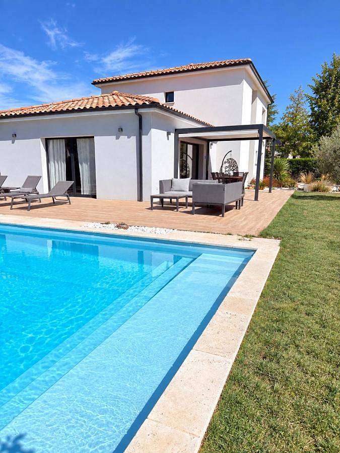 Villa pour 8 personnes, avec Terrasse ainsi que Jardin et Piscine