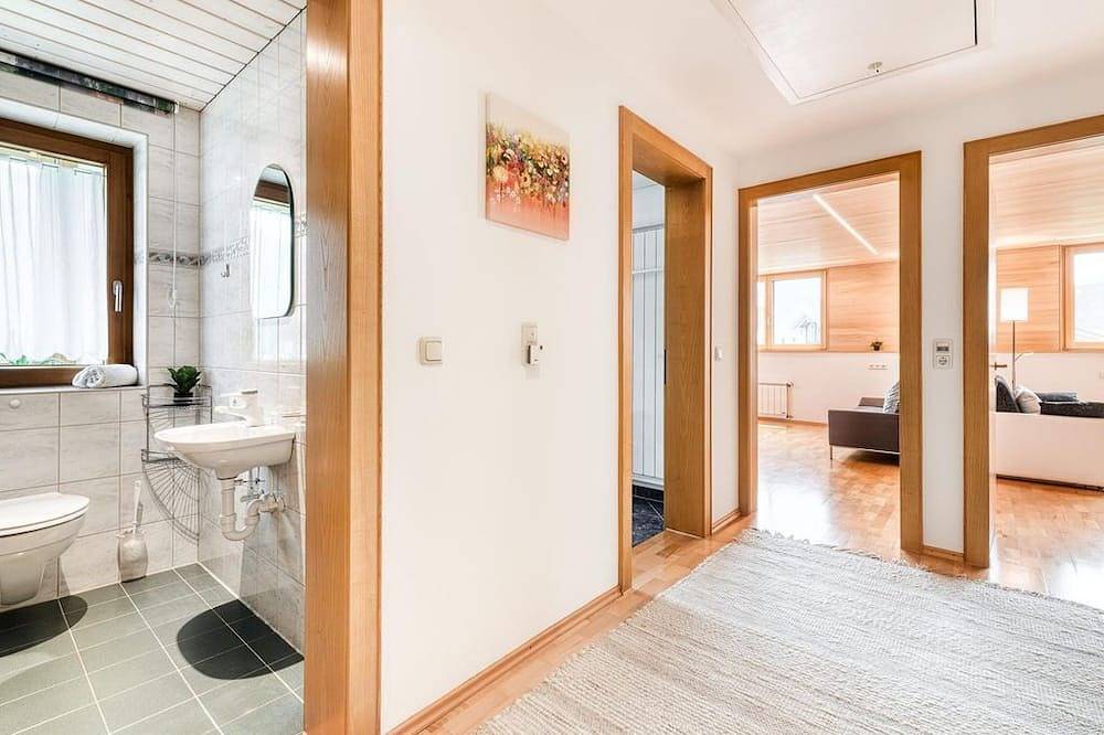 Ganze Wohnung, Alpen-Ferienwohnung by A-Appartments - Appartement/Fewo, Dusche, Wc, 2 in Bürs, Rätikon Gebirgsgruppe