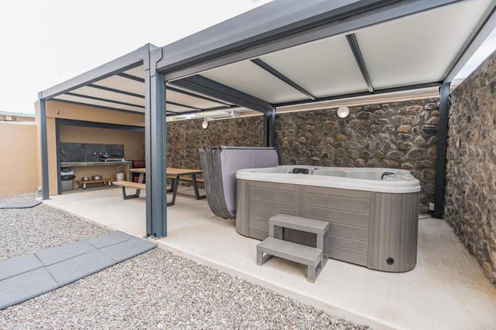 Location de vacances pour 8 personnes, avec balcon ainsi que jardin et jacuzzi, adapté aux familles aux Avirons - 2