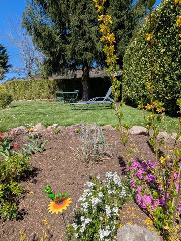 Gîte pour 2 personnes, avec terrasse et jardin dans Auvergne-Rhône-Alpes