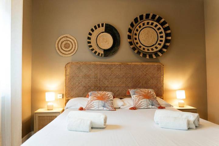 Chalet para 15 personas, con Balcón y Terraza además de Jardín y Piscina en Bajo Llobregat - 2