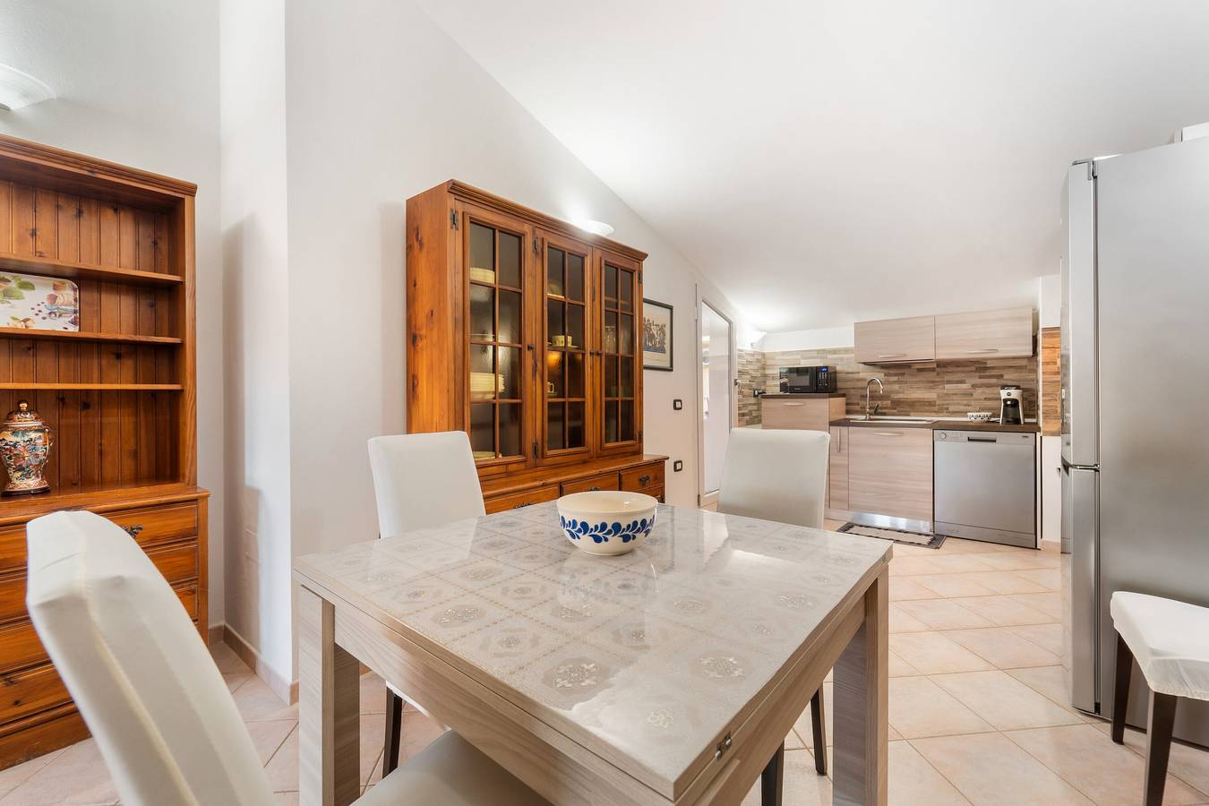 Apartamento entero, Apartamento 'Casa del Alcalde' con vistas a la montaña, terraza privada y aire acondicionado in Igrèsias/Iglesias, Iglesias