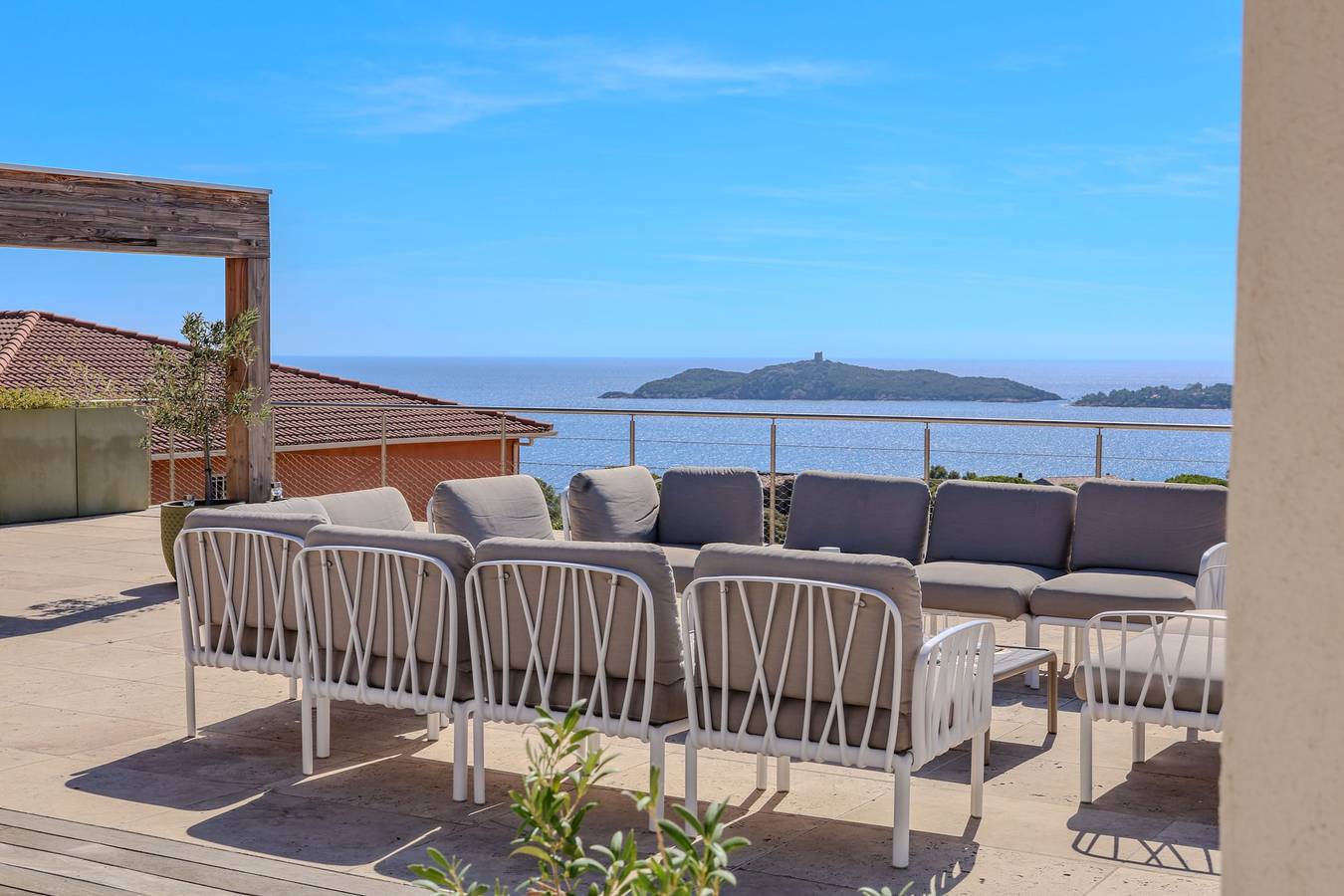 Villa für 14 Personen mit Balkon in Pinarellu, Zonza