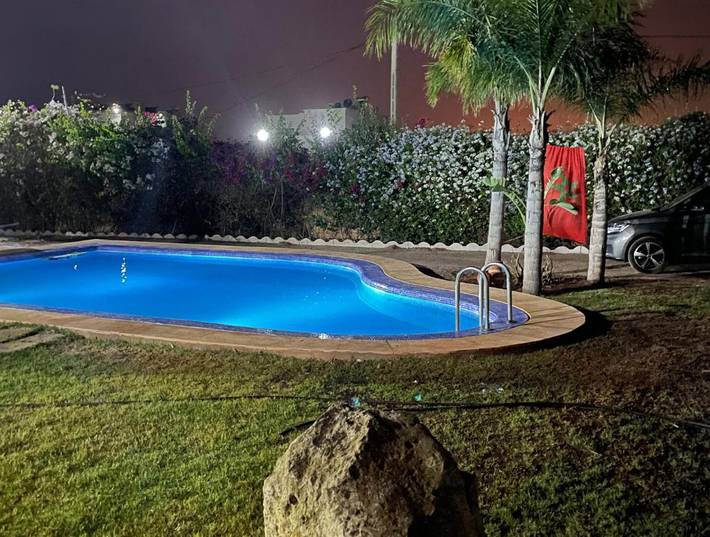 Chalet para 10 personas, con jardín y vistas además de piscina y piscina para niños - 1