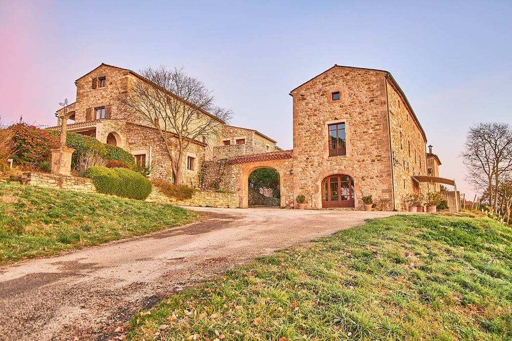 Appartement entier, Domaine Entier - 45 pers in Vagnas, Ardèche