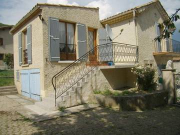 Gîte pour 5 personnes, avec vue et jardin à Bayons