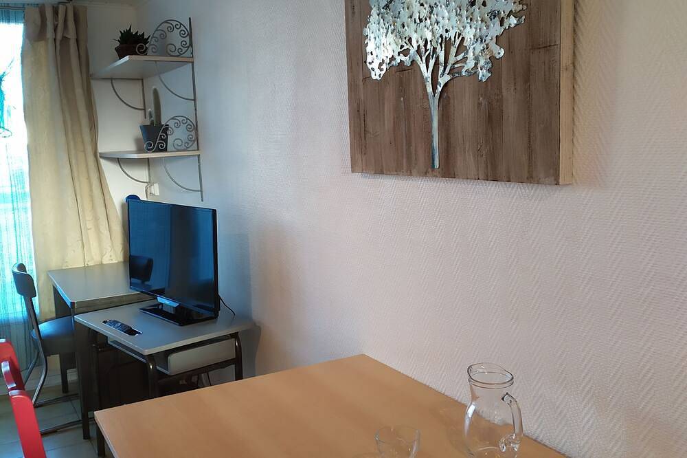 Apartamento entero, Alojamiento cálido y acogedor cerca del centro de la ciudad. in Bourg-en-Bresse, Región de Bourg-en-Bresse