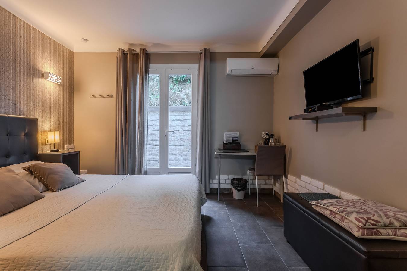Habitación 'Confort 8' con piscina compartida, Wi-Fi y aire acondicionado in Roquebrune-sur-Argens, Region de Draguignan