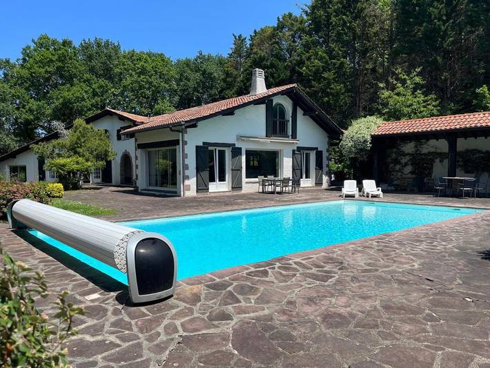 Location de vacances pour 10 personnes, avec piscine et jardin, animaux acceptés à Ascain - 2