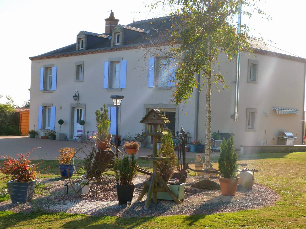 Gîte pour 16 personnes avec piscine in Faye-l'Abbesse, Deux-Sèvres