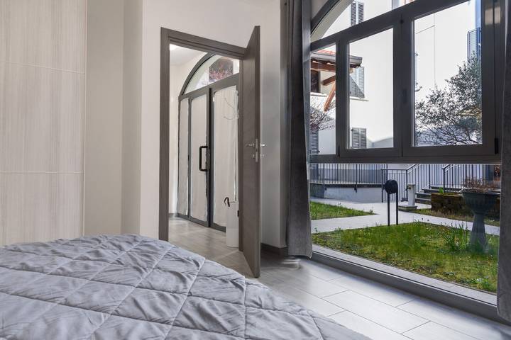 Entire apartment, Apartment 'Lni Ferrera' with Wi-Fi in Ferrera di Varese, Varese Province