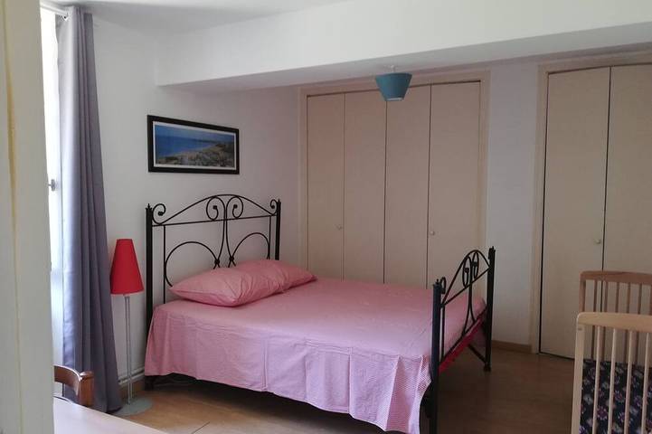Location de vacances pour 7 personnes, avec jardin dans Crevin - 2
