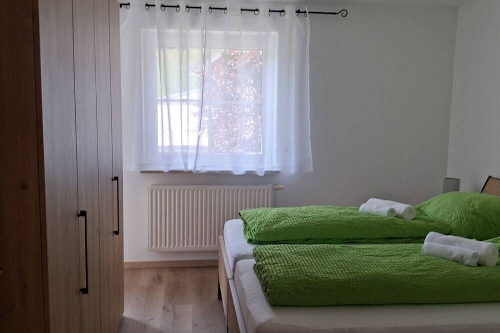 Ganze Wohnung, Ferienwohnung Eva mit Balkon direkt am Waldrand in Woringen, Bayerisch Schwaben