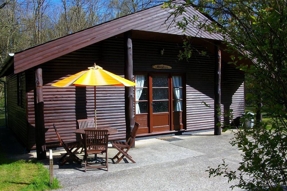 Innenpool. Schöne 2-Bett-Lodge für 4 Personen in 5 Hektar wunderschönem Wald in Shadoxhurst, Ashford und Umgebung