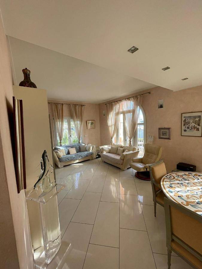 Villa pour 17 personnes, avec Balcon ainsi que Terrasse et Vue dans Golfe-Juan - 2