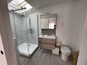 Gîte pour 2 personnes, avec vue ainsi que piscine et jardin à Le Gua