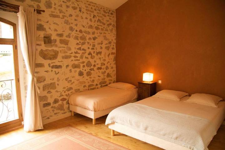 Location de vacances pour 9 personnes, avec jardin ainsi que terrasse et vue à Saint-Jean-de-Paracol - 2