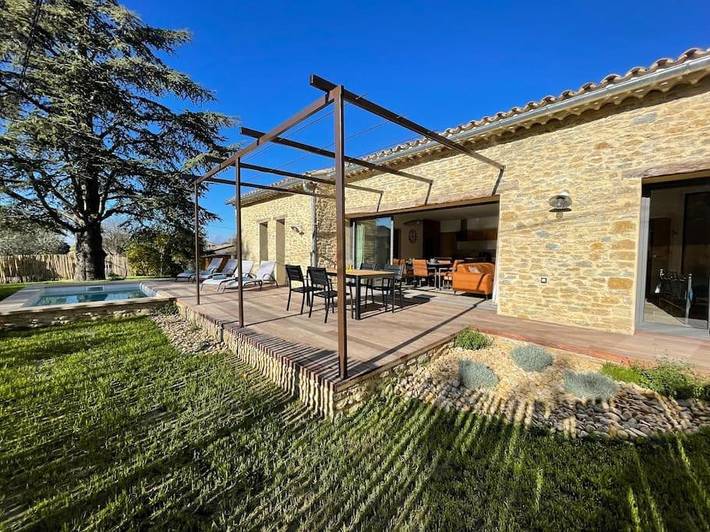 Location de vacances pour 6 personnes, avec Terrasse ainsi que Jardin et Piscine à Sablet - 2
