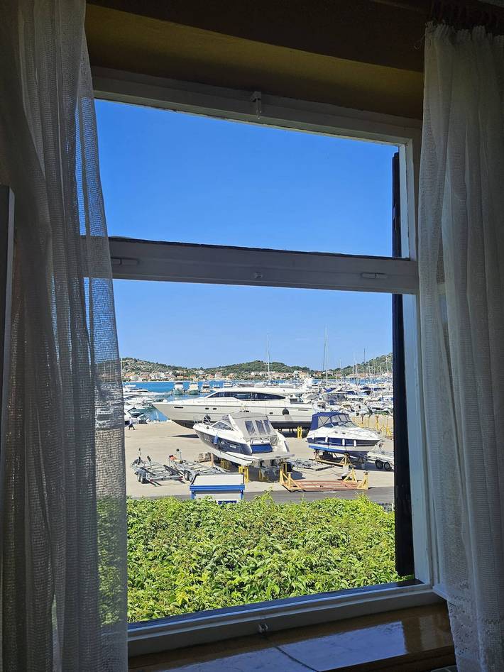 Gîte pour 6 personnes, avec balcon, animaux acceptés dans Murter - 4