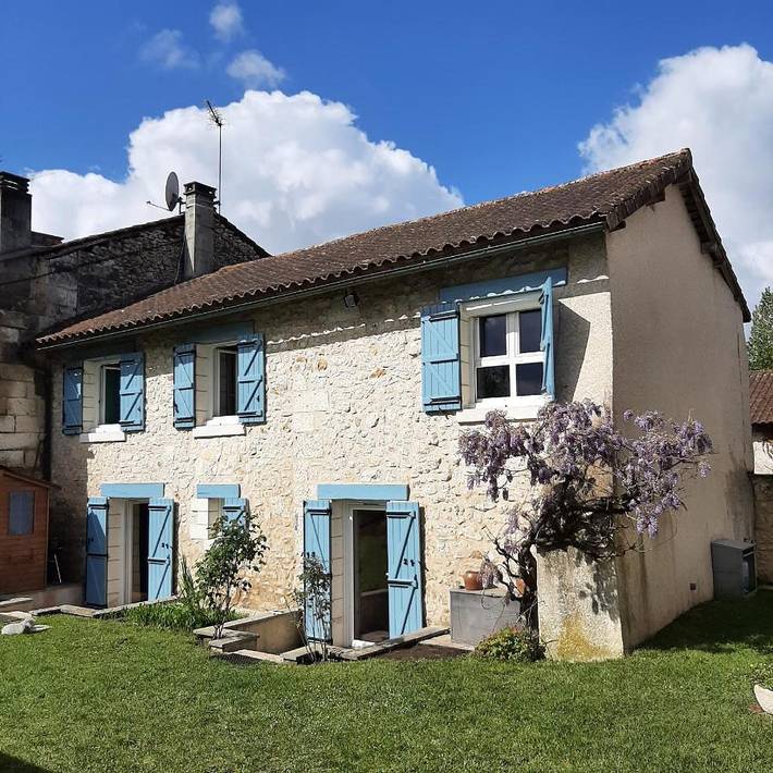 Gîte pour 4 personnes, avec vue et jardin, adapté aux familles à Quinsac