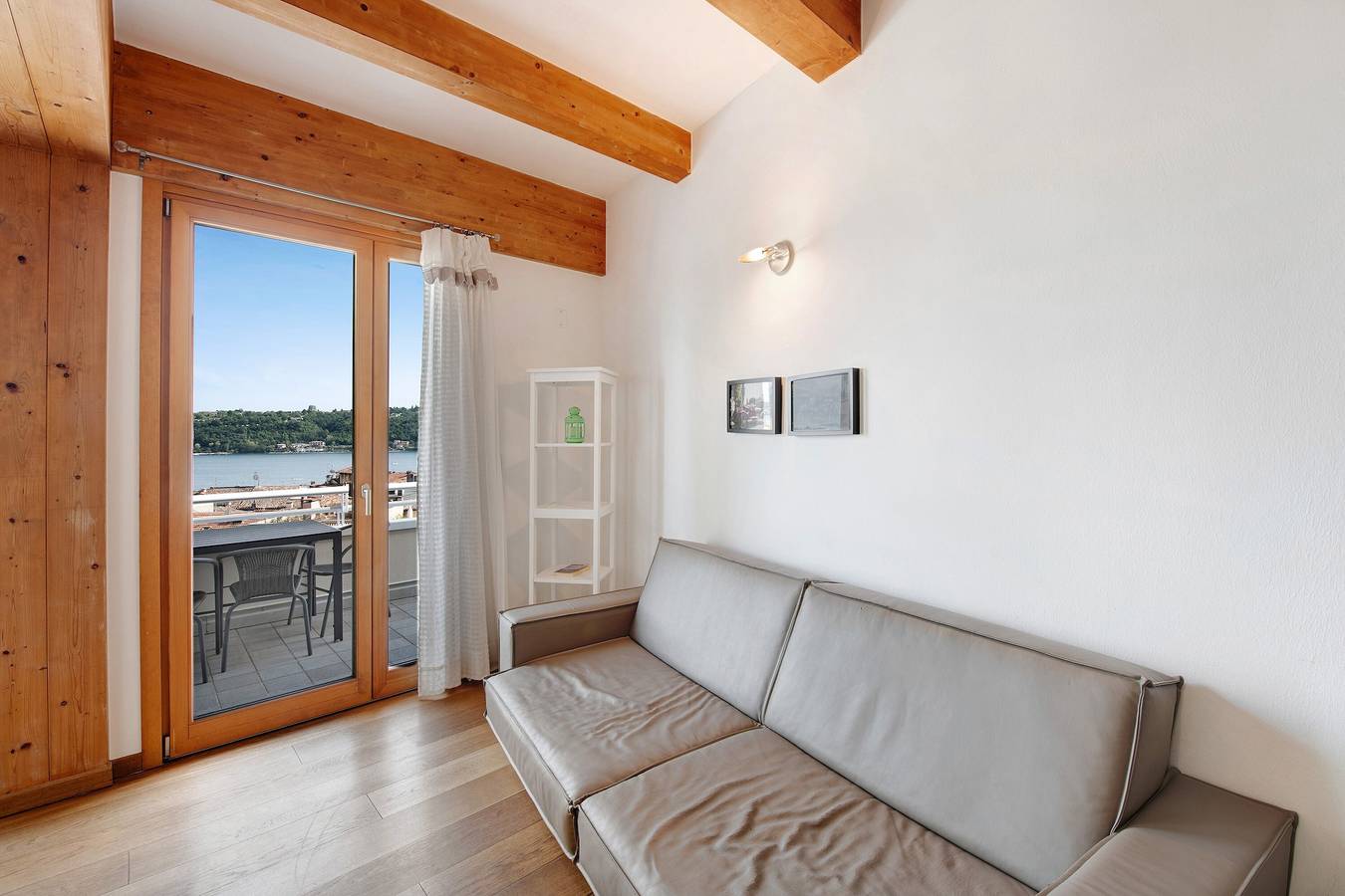 Ganze Wohnung, Ferienwohnung 'Rocchetta Flat' mit Seeblick, Wi-Fi und Klimaanlage in Salò, Gardasee-Berge
