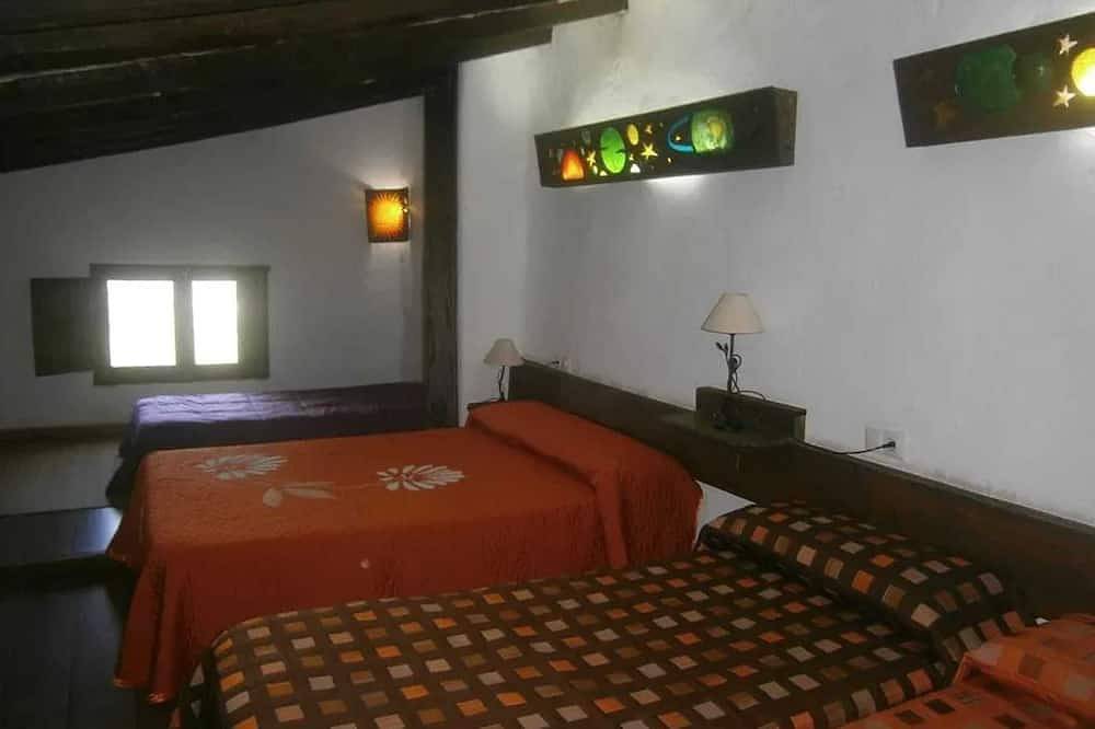 Entire apartment, Homerez - Spacious Apartment with Pool in Yeste - 120 m² - 10 Guests in Yeste, Calares del Mundo y de la Sima