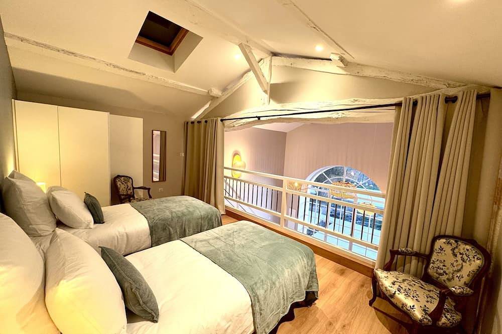 Ferienhaus-Panorama-Ensuite mit Dusche-Blick auf die Landschaft in Saint-Sulpice-de-Faleyrens, Libourne und Umgebung