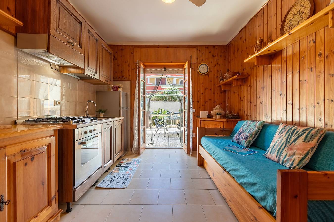 Holiday Home 'A due passi dal Mare' with Sea View, Private Terrace & Wi-Fi in Lu Bagnu, Castelsardo