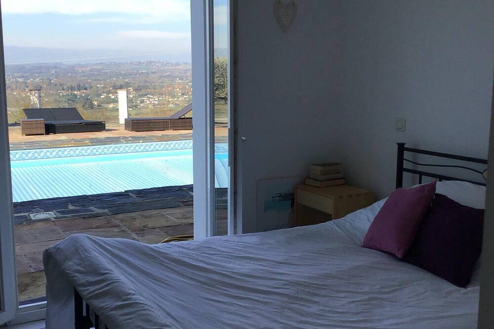 Villa de lujo en la cima de la colina con piscina climatizada, bar, gimnasio / sala de billar y Wifi. in Sainte-Livrade-sur-Lot, Región de Villeneuve-sur-Lot