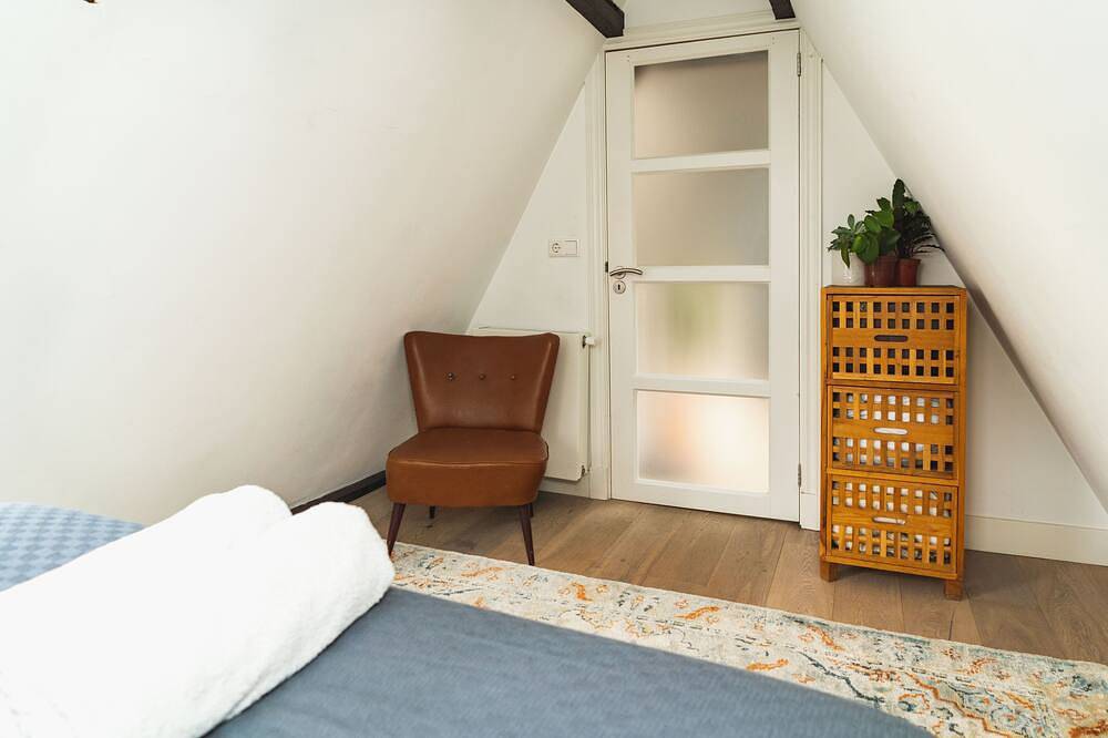 De achterkamer - Tiny and cosy attic in Jordaan, Holländische Küste