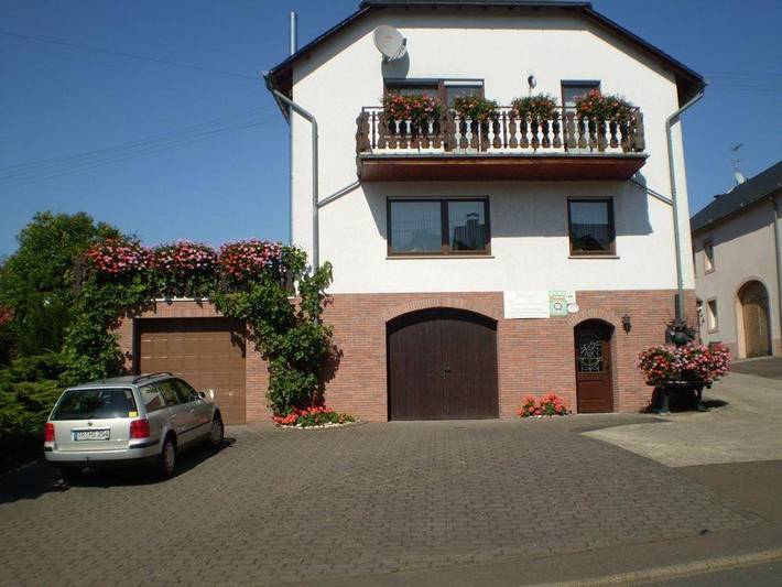 Ferienwohnung für 3 Personen, mit Terrasse und Garten in Niedermennig