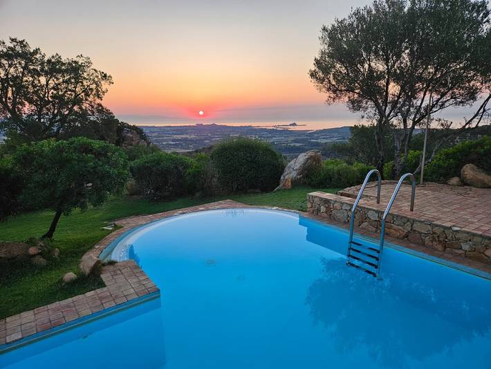 Villa Su Tauloni – Exclusiva villa con piscina y vistas al mar en Cerdeña in Región de Pula, Provincia de Cagliari