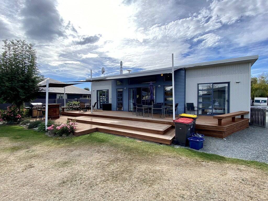 Tussock Retreat - Modern Open Plan, Huge Deck in Twizel, Mackenzie District