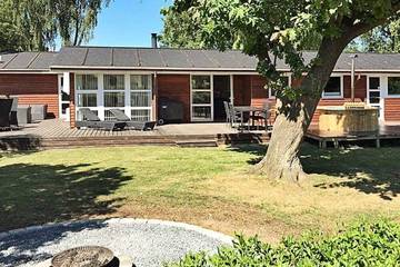 Ferienhaus für 10 Personen, mit Sauna und Garten, mit Haustier in Juelsminde