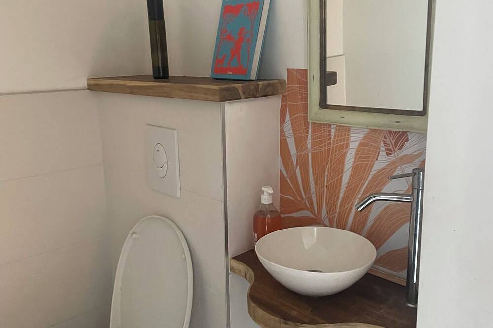 Renovated town house, close to all amenities. in Condom, Gers