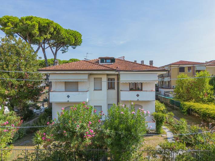 Ferienwohnung für 5 Personen, mit Balkon und Garten in Lido di Camaiore